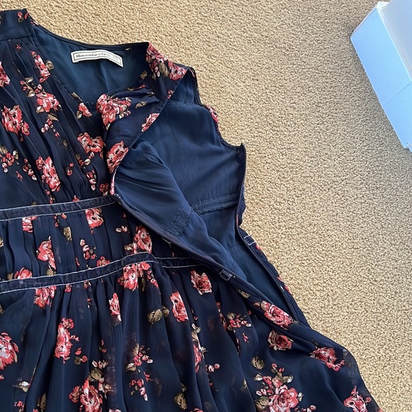 Abercrombie Floral Dress - Picture 4 of 4